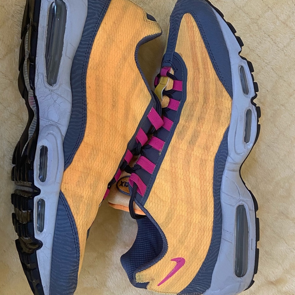 Men’s size 13 Nike air tennis shoes